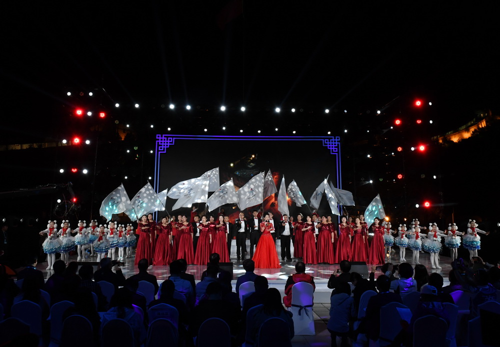 9��20�գ���Ա�ڻ�б��ݡ�