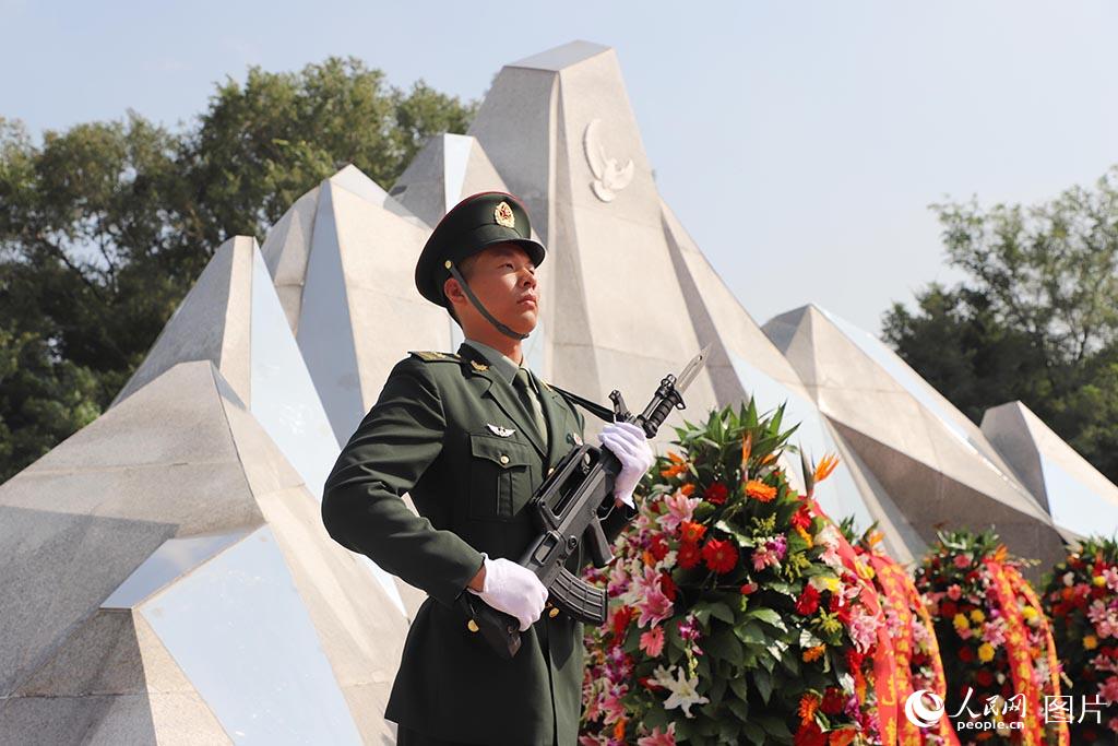 2020年9月28日，第七批在韓中國人民志願軍烈士遺骸安葬儀式在沈陽隆重舉行。鄒新江  攝