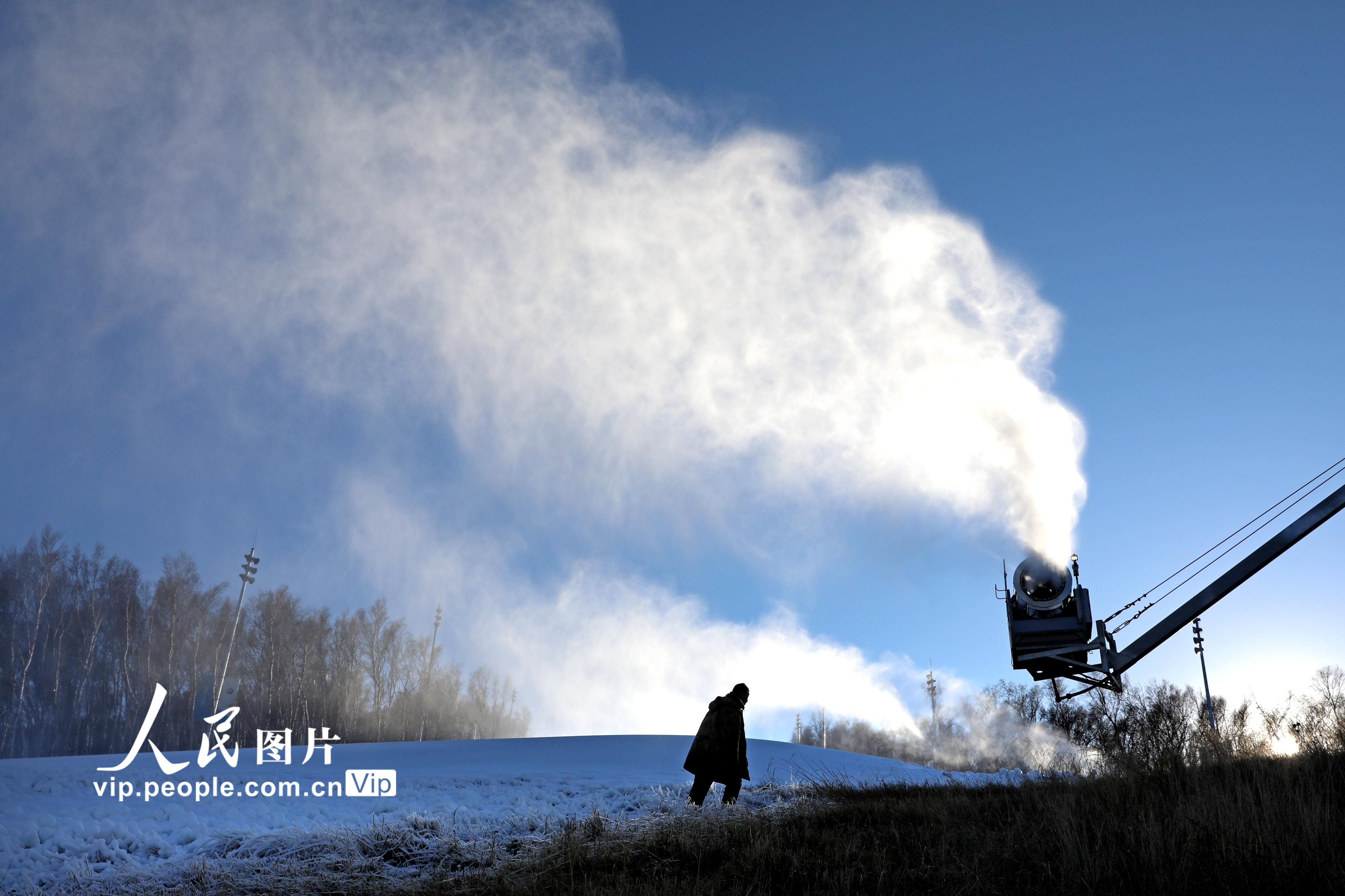 河北崇禮：人工造雪 為滑雪季做准備【3】