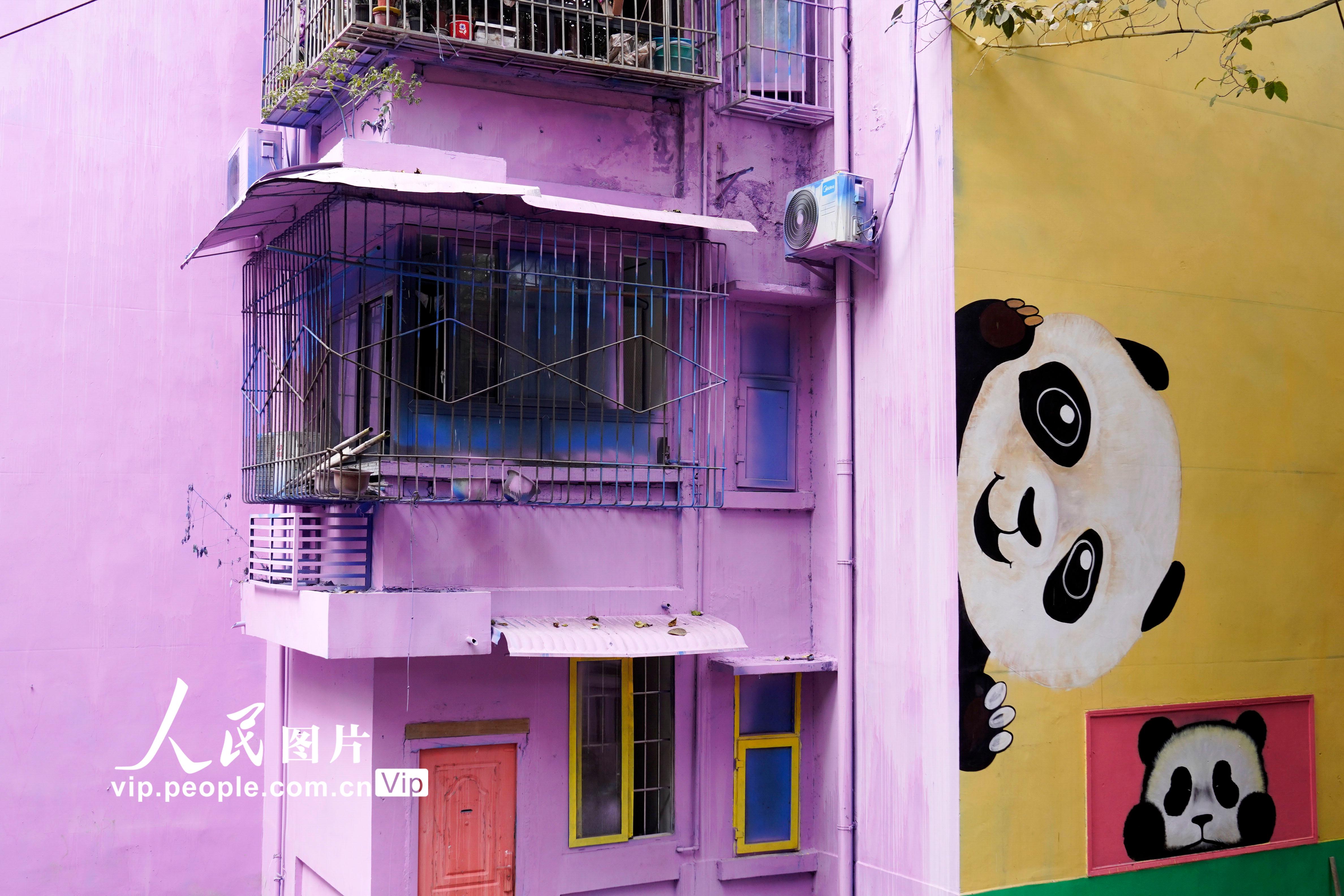 重慶北碚：老社區彩繪外牆“藝術范”十足