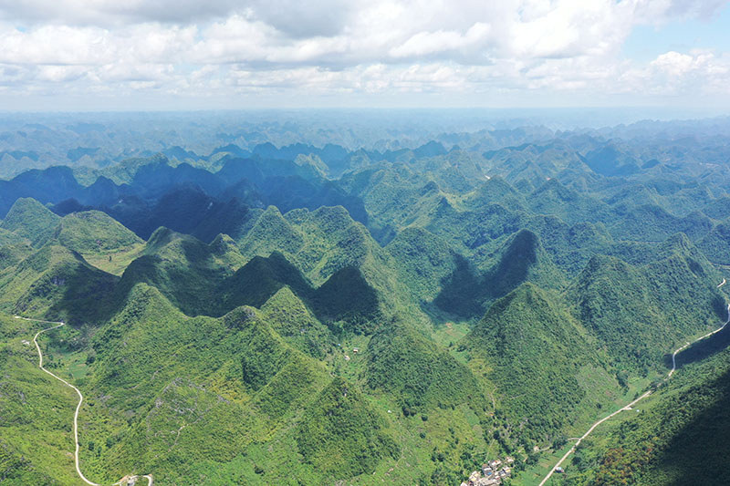 ������������������¡���羳�ڵ�Ⱥɽ��8��26���㣬���˻���Ƭ����