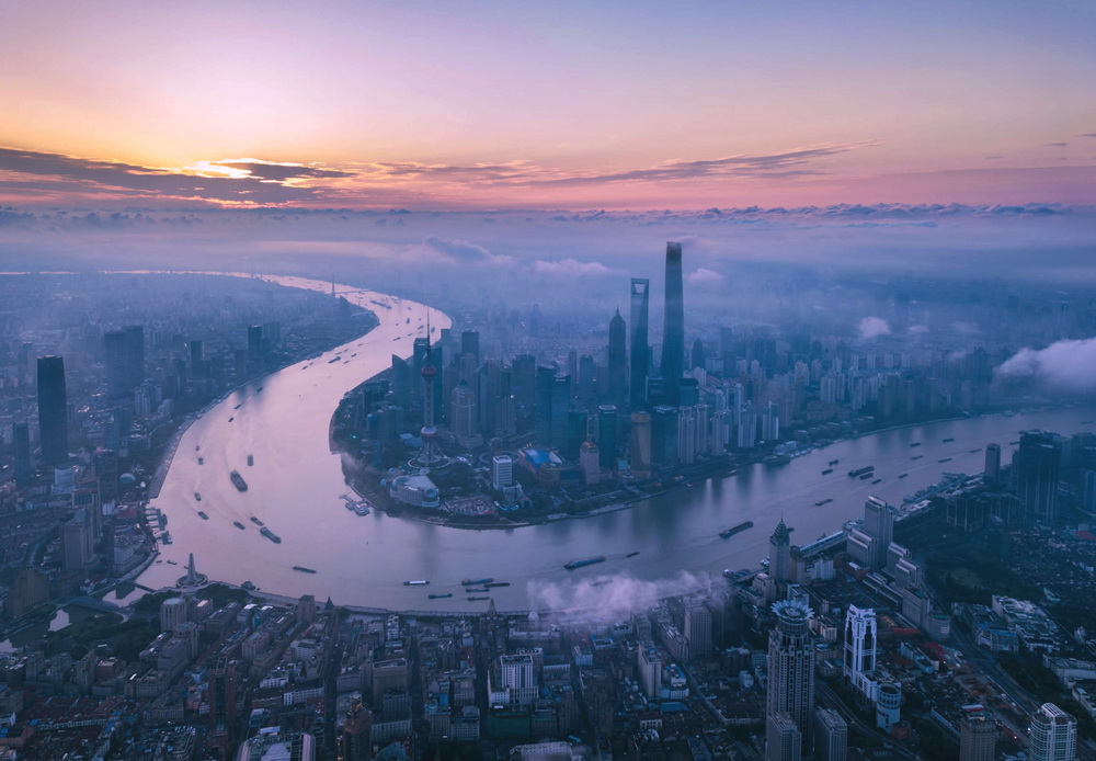 晨光中的上海浦东陆家嘴（2018年6月21日摄，无人机照片）。新华社记者 任珑 摄