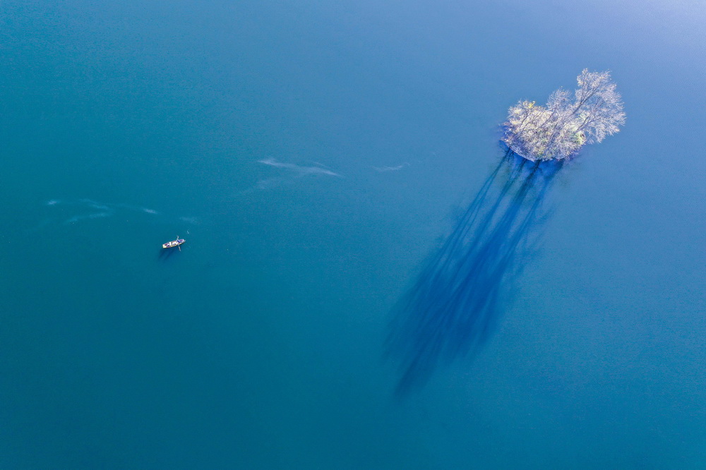 11月10日拍攝的貴陽市阿哈湖國家濕地公園（無人機照片）。新華社記者 歐東衢 攝