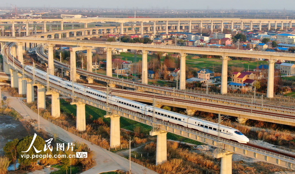 2020��12��15������ͨ������ͨ��վ��������Ķ������г���