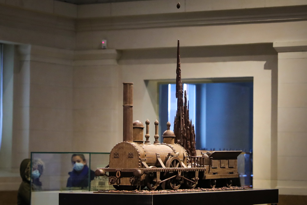 12月15日，游客在比利時布魯塞爾的火車世界博物館參觀“巧克力火車”主題展覽。