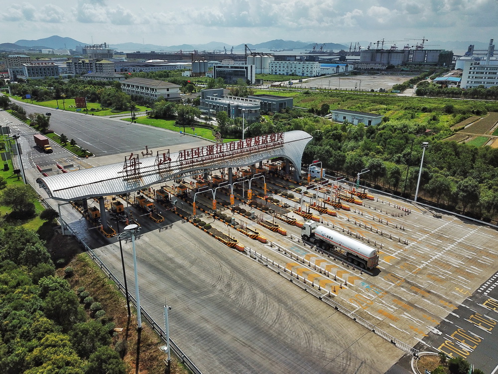 ����9��29���������۸�����ɽ�շ�վ�����˻���Ƭ����λ���㽭��ɽȺ���������㽭��ó�����������������������������ƽ����ص��ƽ����������������ġ������������˻��ء����ʺ��·�����ء�����ʯ�����ء�������Ʒ�羳ó������ҹ��ʻ�ʾ�����ȡ�һ����������һʾ���������裬���������ˡ��������ӹ������·�������������ͷ���졢�������졢������������ЧӦ���»������ ���� ��