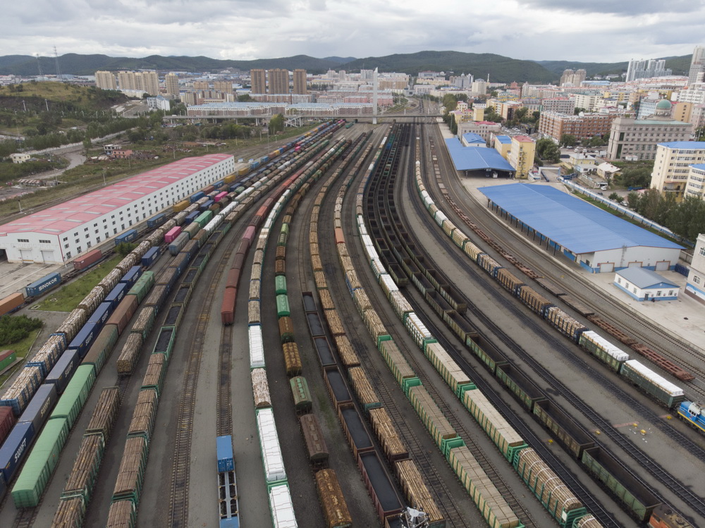 9��9���������Һӻ�վ����װ�����ʵĻ��˳��ᣨ���˻���Ƭ�����й���������������ó����������Һ�Ƭ��ռ��19.99ƽ����������ڴ����ж�ս�Ժ����������ǿ��ź�����Ҫƽ̨����Һ�Ƭ��Χ�ƻ���ó�ס��羳���㡢ͨ�ط�������򣬿�չ��ɫ������ͨ���������죬�á�����ڰ����������������»��緢�������㣩