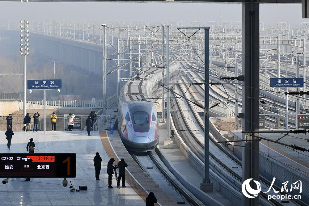 12��27�գ�C2702���г�������ʻ���۰�վ�����г��������ؿ���Ӫ�ľ��۳Ǽ��г��������������� �������㣩 