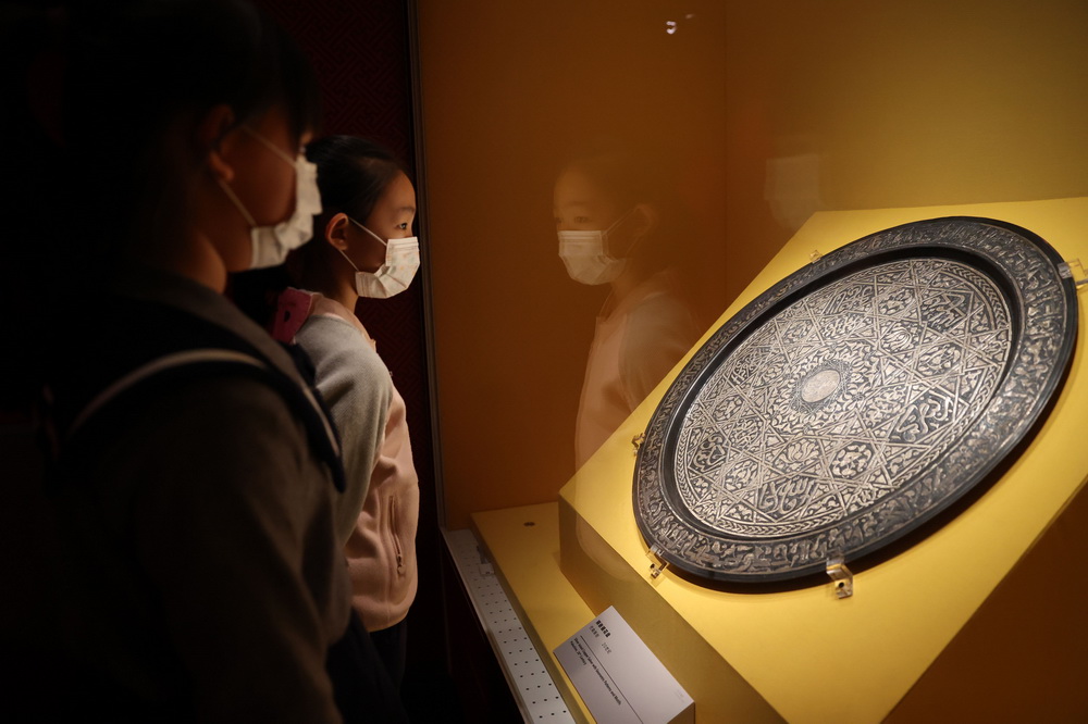 12��27�գ�������չ�������Ͱ���˹̹��ͭǶ�����̡���