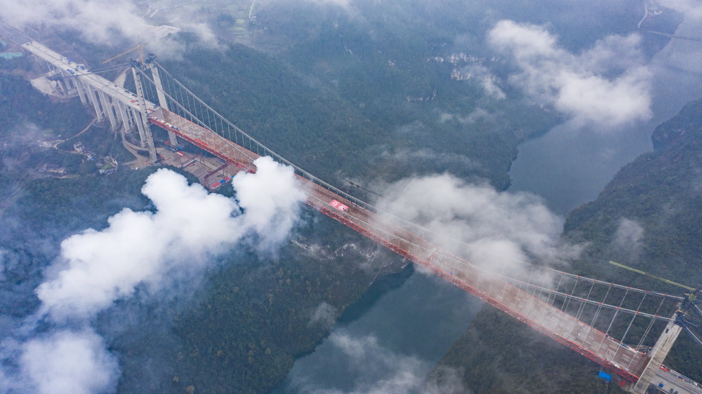 這是12月29日拍攝的湄石高速河閃渡烏江特大橋（無人機照片）。