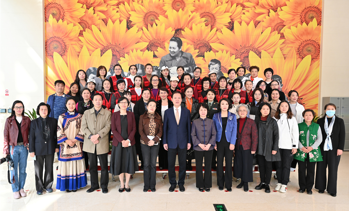 10��17�գ���Ů��Ӱ�����е���ƶ���¡���Ӱչ�������Ĺ��¡��������Ӱ��