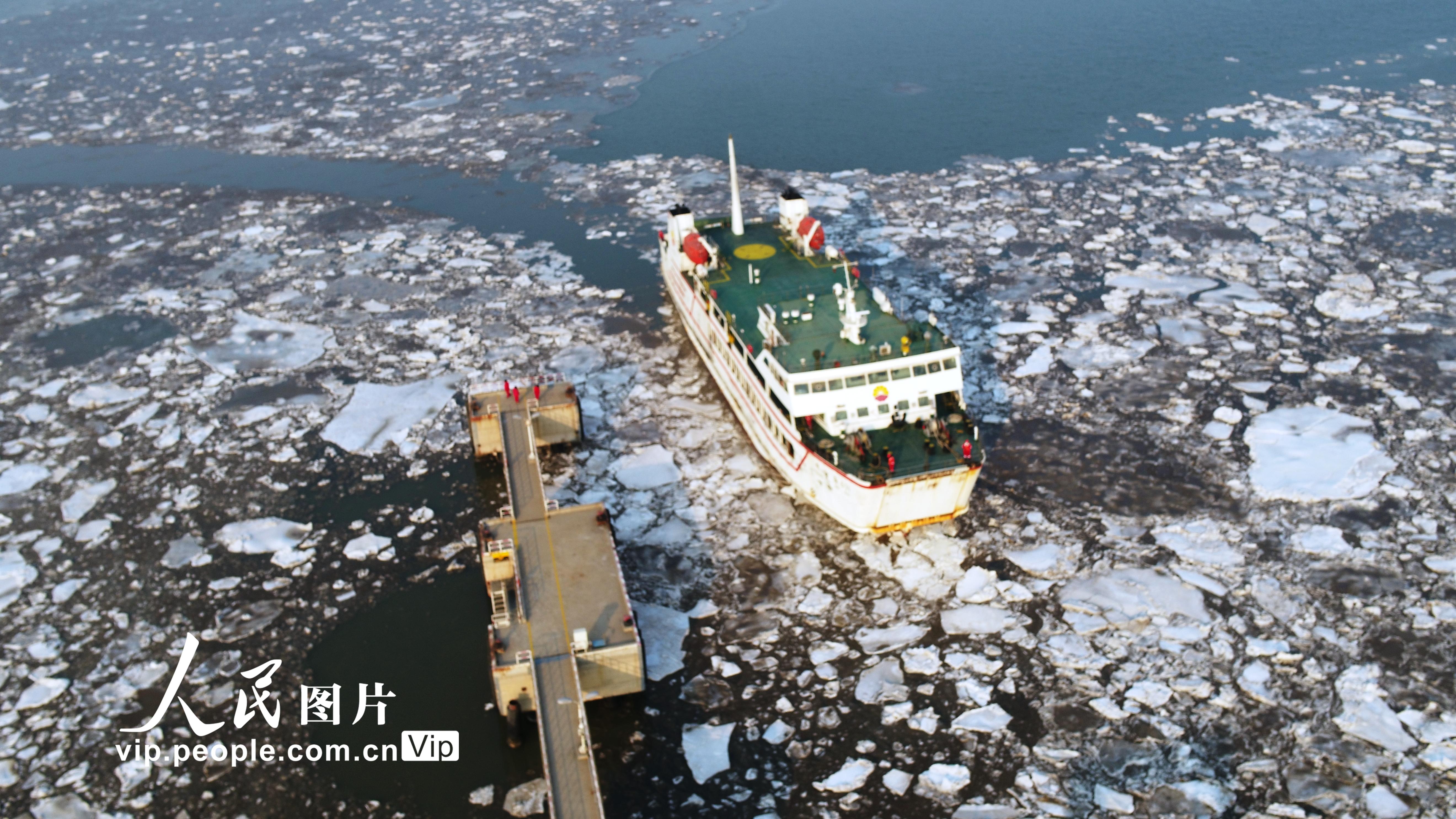 河北唐山：海上破冰保運忙