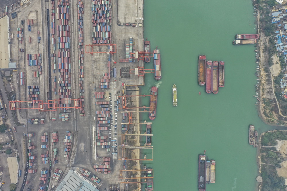 這是1月5日拍攝的廣西貴港港（無人機照片）。