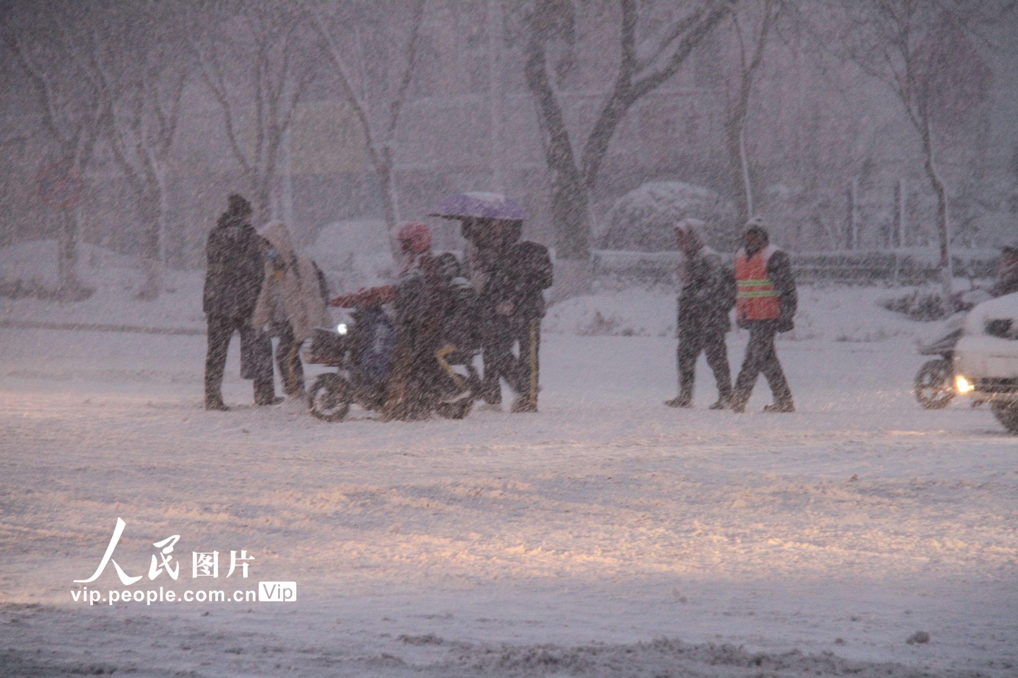 山東威海：寒潮肆虐 暴雪襲城【10】