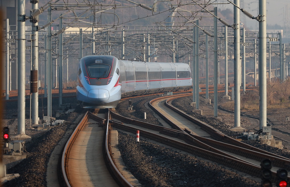 1月15日，D2809次列车驶出贵阳北站。