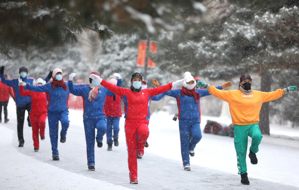 1月15日早晨，晨練者在沈陽市北陵公園裡鍛煉身體。
