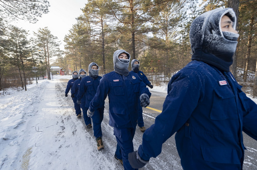 1月13日，中國最北的消防救援站——漠河市北極村消防救援站的消防員們在進行室外耐寒訓練。