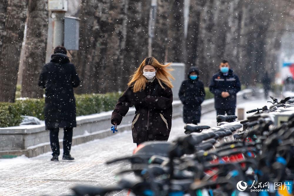 北京迎來2021年首場降雪