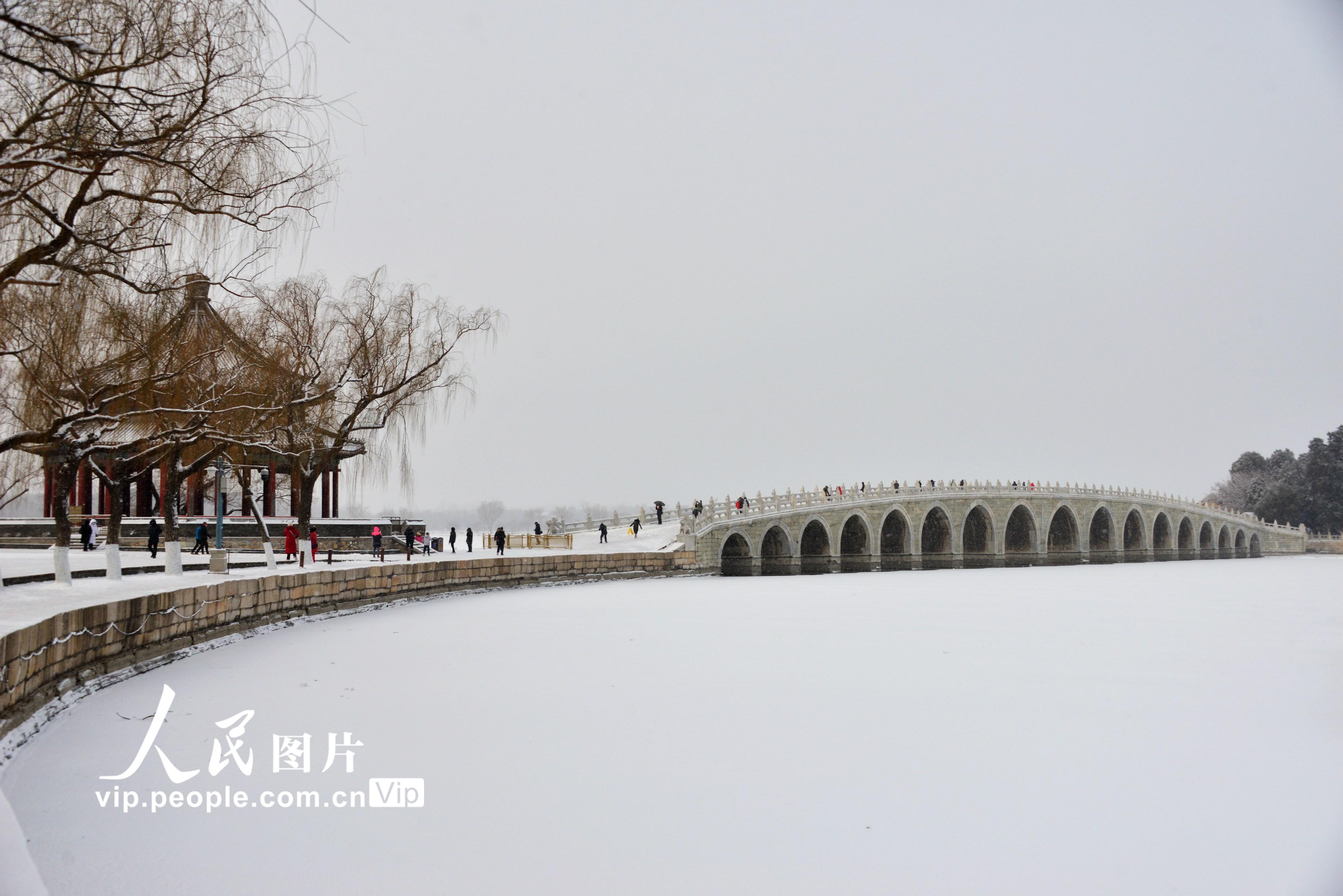 2021年1月19日，北京颐和园沉浸在银装素裹的白雪世界里。