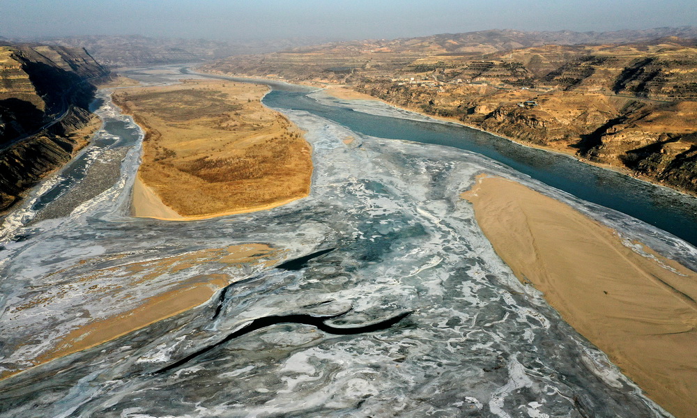 1月19日拍摄的黄河陕西榆林佳县段冰凌（无人机照片）。