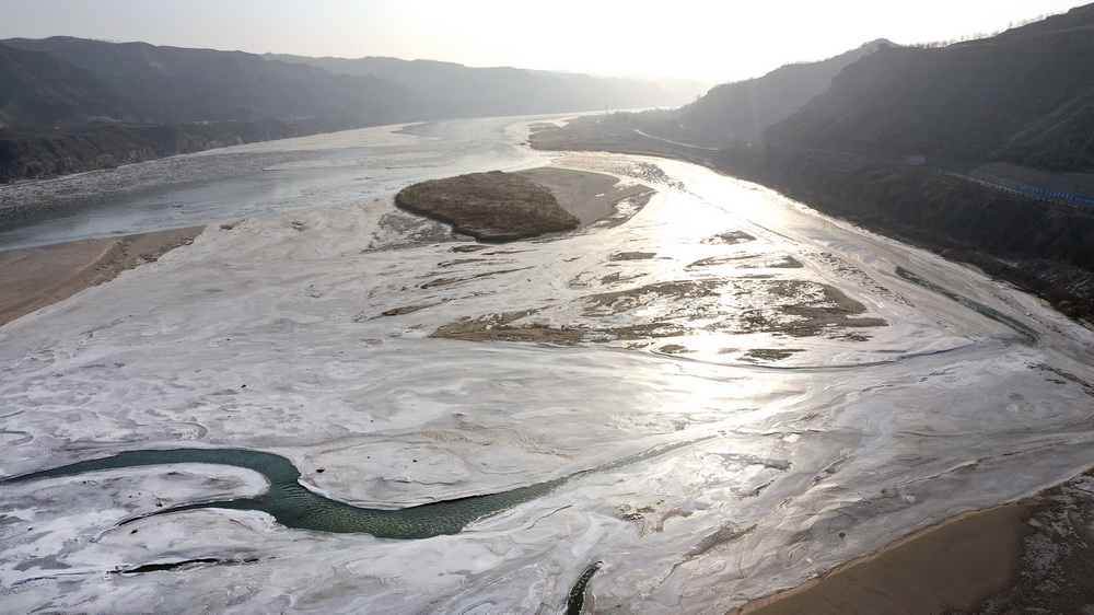 1月19日拍攝的黃河陝西榆林佳縣段冰凌（無人機照片）。