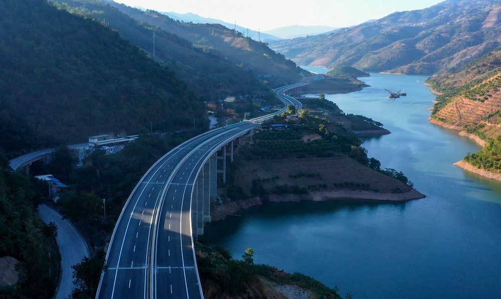1月20日拍摄的思澜高速黑河段（无人机照片）。新华社发