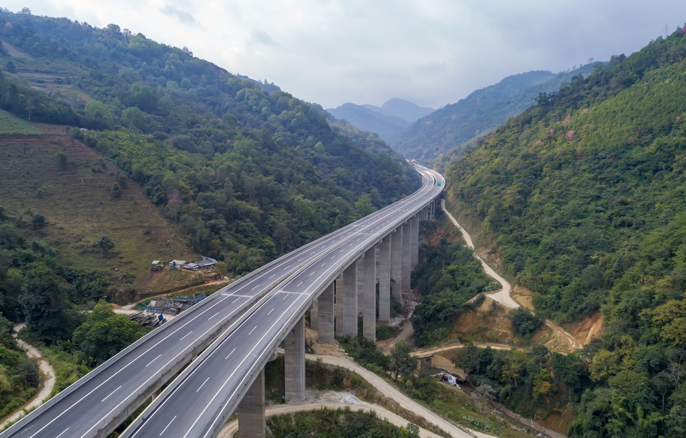 1月20日拍攝的思瀾高速南婆河特大橋（無人機照片）。新華社記者 陳欣波 攝