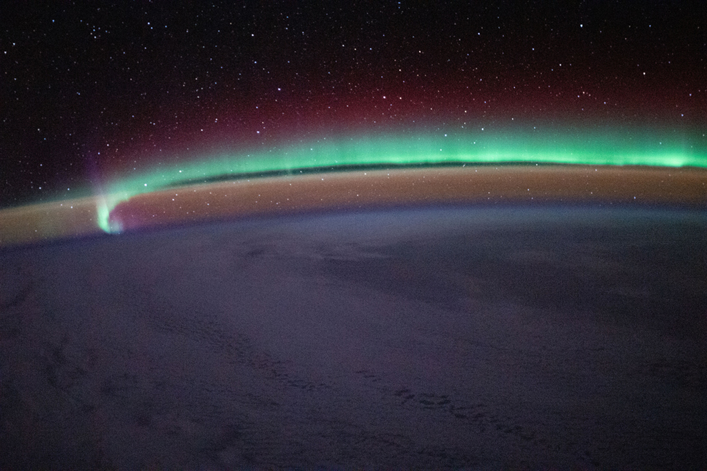 國際空間站發布地球極光照片 璀璨浩瀚令人驚嘆