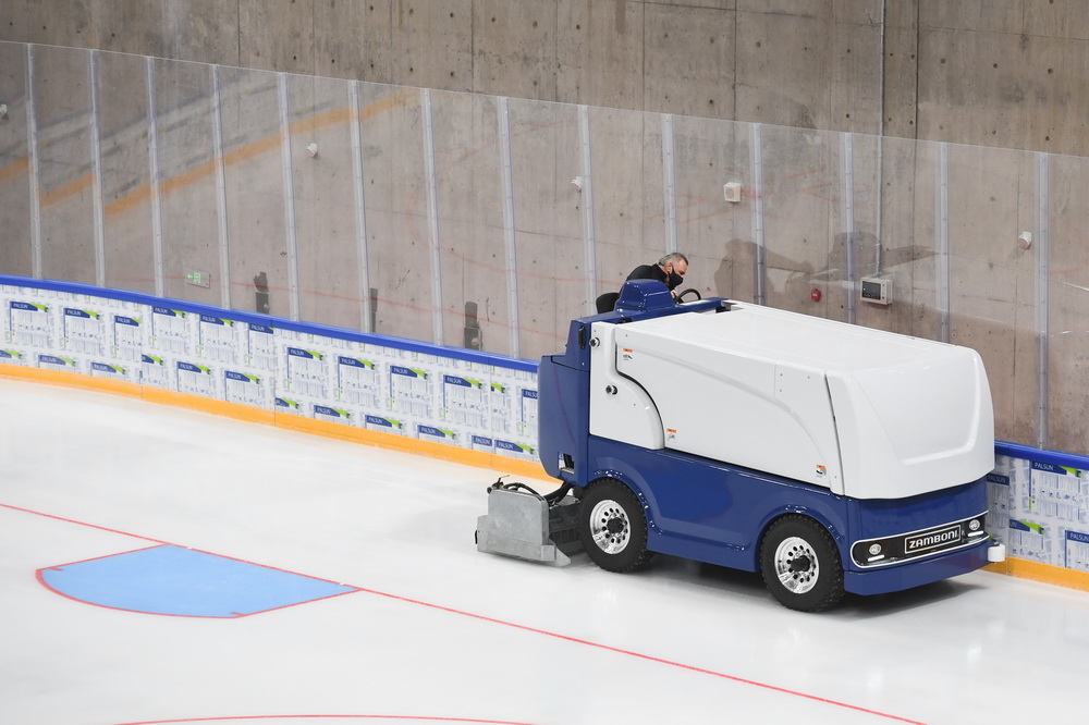 1��25�գ�������ɱ����˶����ģ�����������ί������Ŀ��Ƹר�Һ����Ʊ�ʦ���ɭ�ڽ����Ʊ����ա�