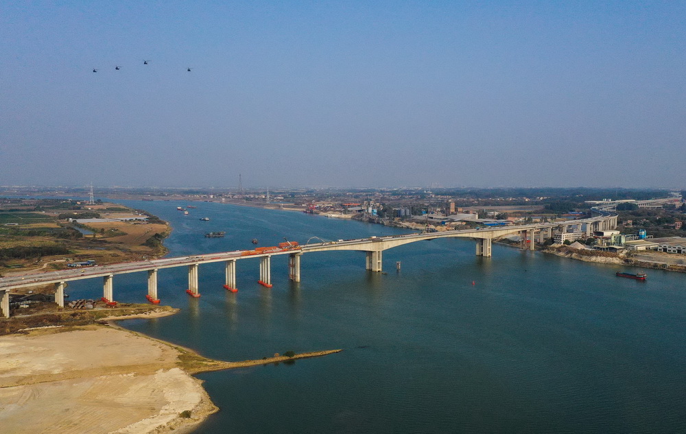 1月26日拍攝的成功合龍的北江特大橋（無人機照片）。