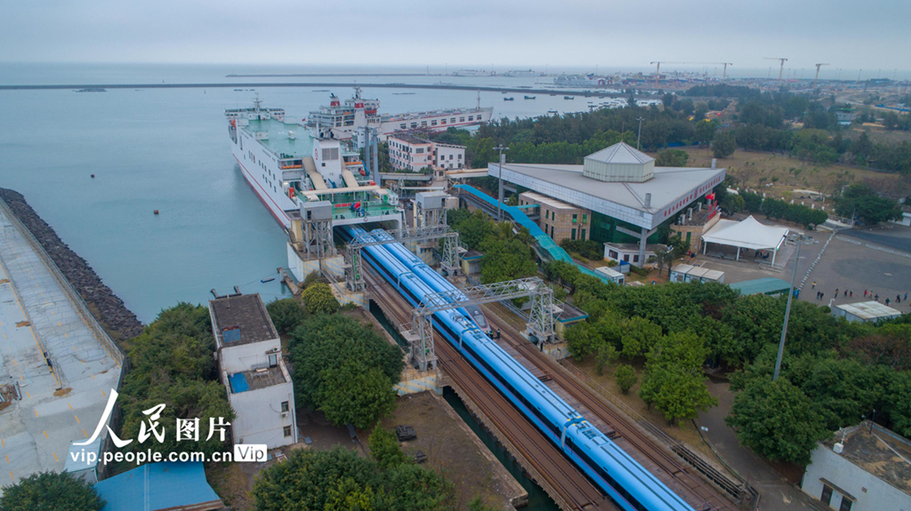“海軍藍”復興號乘坐海南鐵路輪渡正式登陸海南島【4】