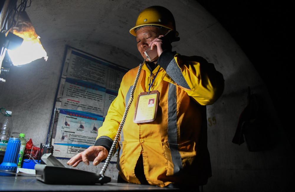 ���ع��γɸ��ڵ�ɽ������ͨ���绰�㱨���հ�ε������1��30���㣩��