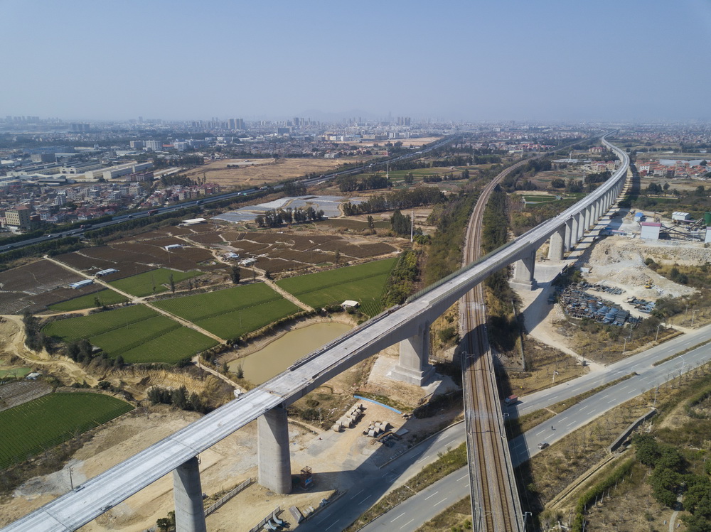 這是位於福建省廈門市的新建福廈鐵路西溪特大橋（2月3日攝，無人機照片）。