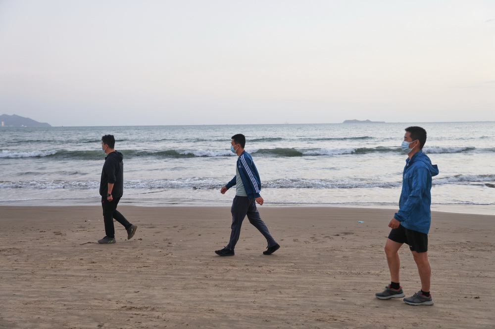 1��31�գ��Ϻ���һ�������жӵĶ�Ա�������Ǻ�̲ɢ�����»������ ����ܿ ��