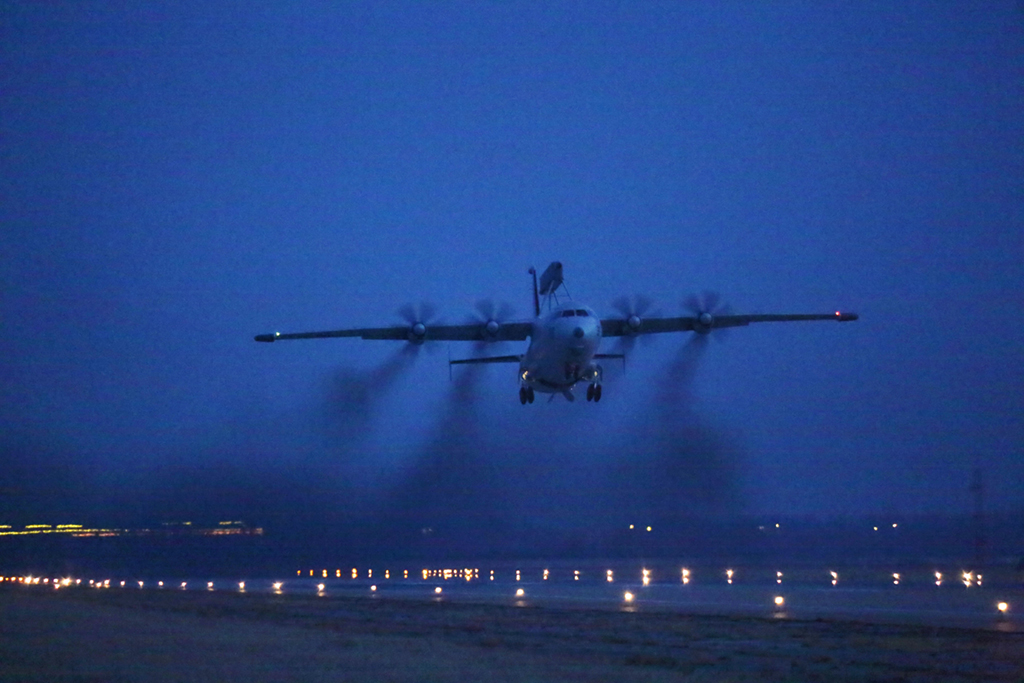 2月8日，北部戰區海軍航空兵某團在黃海某海域組織跨晝夜飛行訓練。新華社發（楊凱凱 攝）