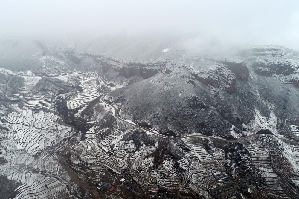 這是3月2日拍攝的河北省沙河市蟬房鄉梯田雪景（無人機照片）。