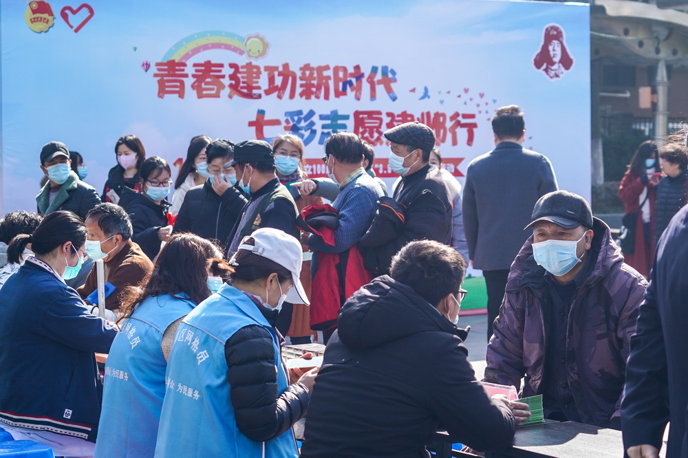 這是3月4日拍攝的“青春建功新時代·七彩志願建鄴行”學雷鋒主題月活動現場。