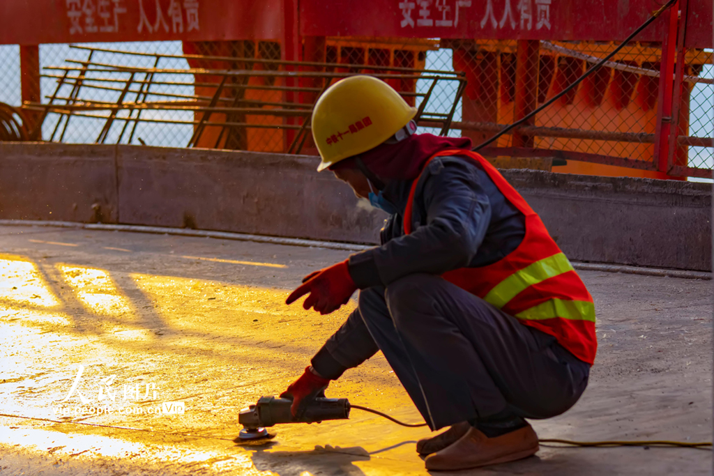 福建泉州：福廈高鐵湄洲灣跨海大橋主塔封頂在即【9】