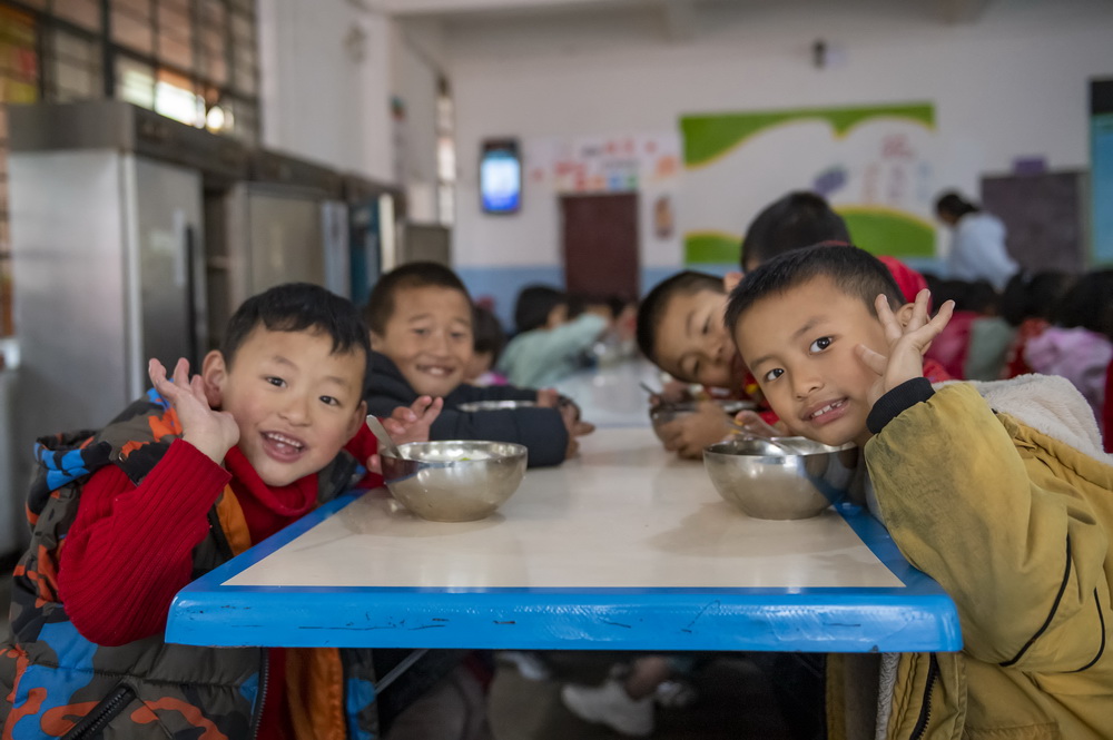 3��9�գ�������������ѧУ��ѧ���ڳ��緹��