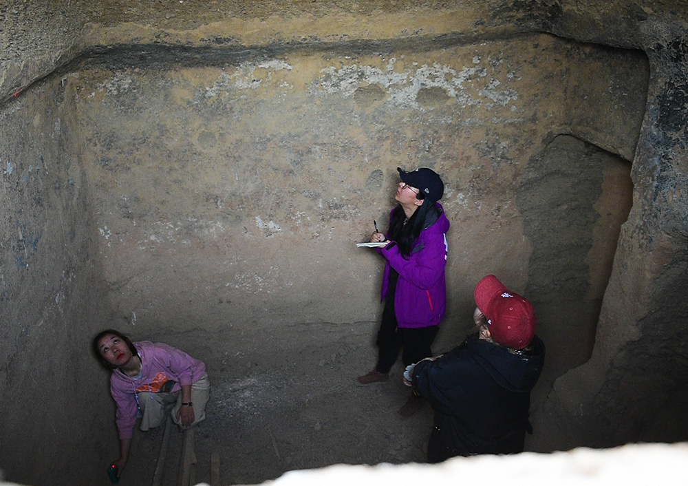 Ѳ�߶�Ա��𨡢ɳ�ȡ������������¶�ѷ���������ң��ڲ���̨̨��ʯ��Ⱥ��һ��ʯ�߸߶ȣ�3��23���㣩��