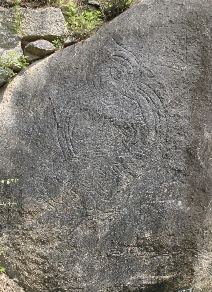 天津千像寺遺址附近的一尊摩崖造像（2004年5月4日攝）。新華社發（天津市文化遺產保護中心供圖）