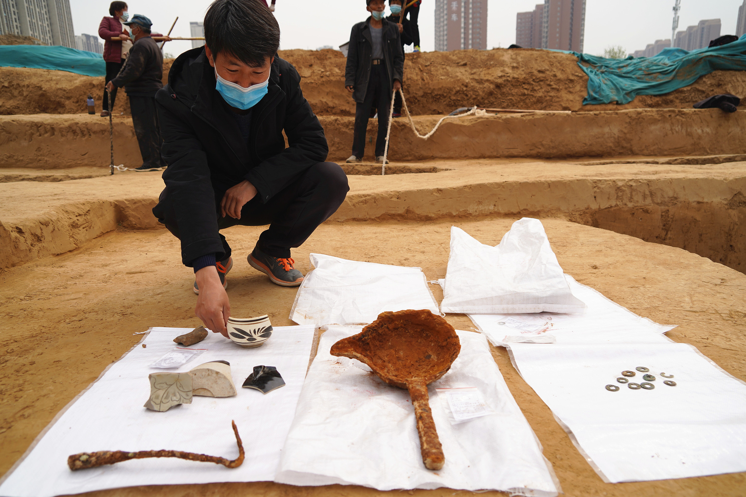 鄭州考古發現四處墓葬 曾遭盜擾