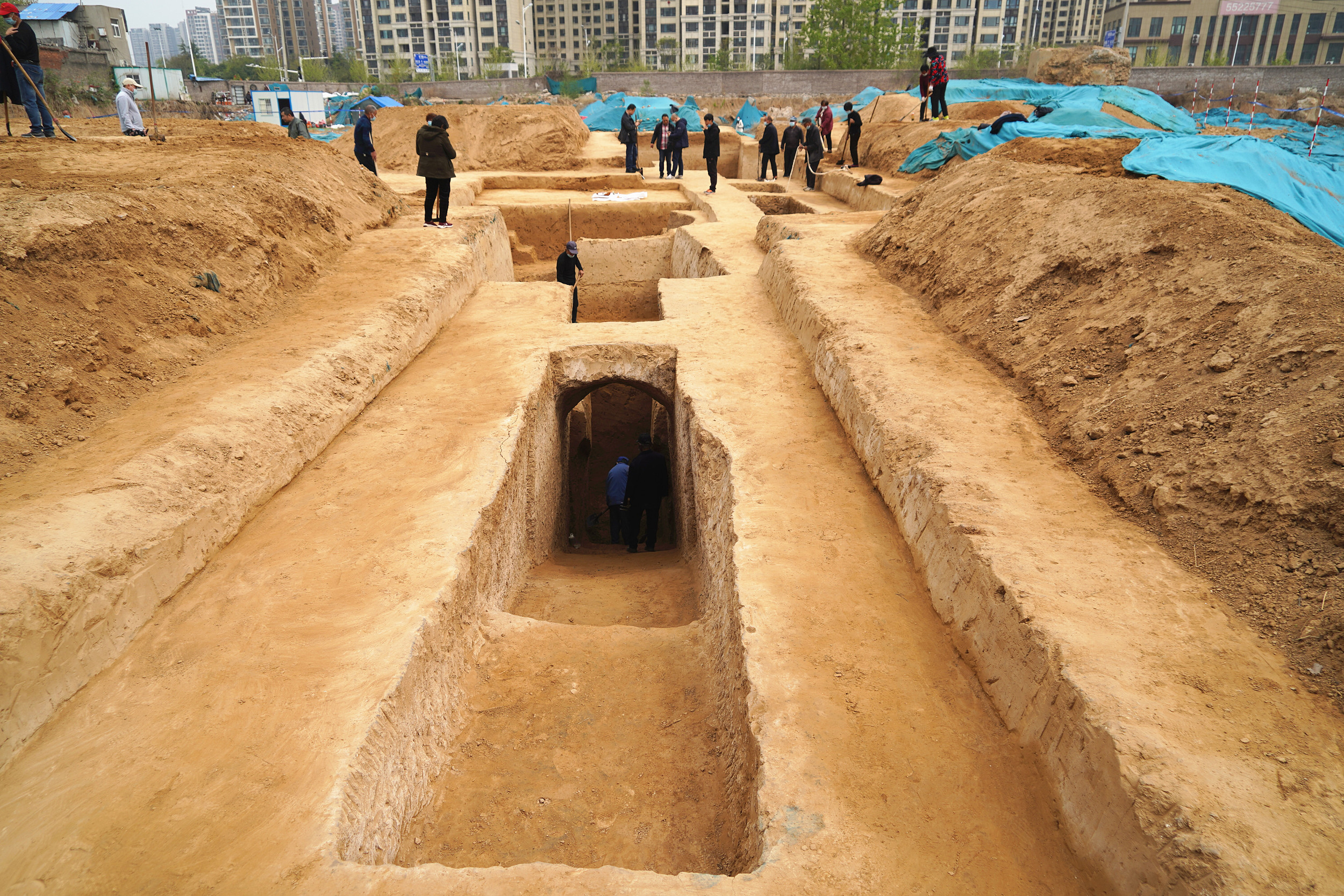 鄭州考古發現四處墓葬 曾遭盜擾【4】