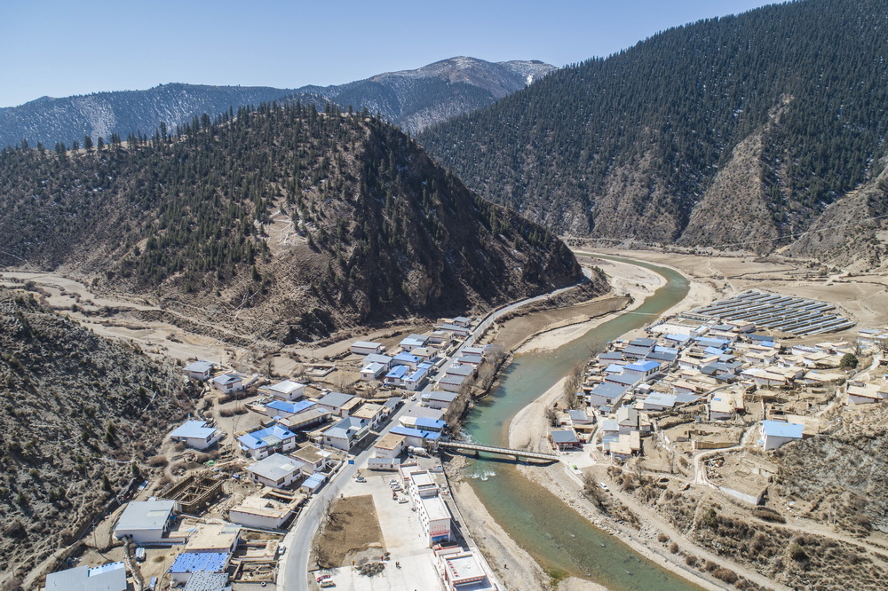 這是西藏昌都市左貢縣旺達鎮列達村（3月28日攝，無人機照片）。