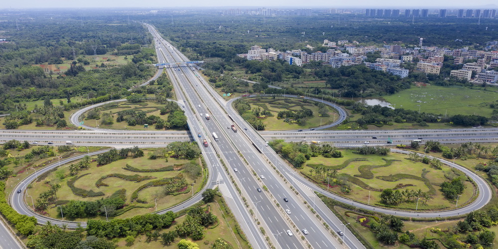 這是海口繞城高速丘海互通（4月15日攝，無人機照片）。