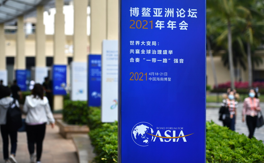 4��18�գ��λ���Ա�߹�����������̳���ʻ������ķֻ᳡ͨ�����»������ ���� ��