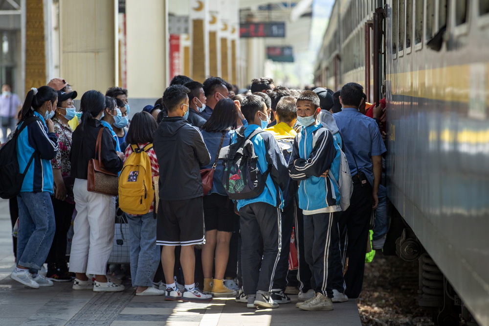 ��ѧ��ѧ���������ÿ��ڳ�����·����վ׼������5634���г��ؼң�4��15���㣩���»������ �򲮺� ��