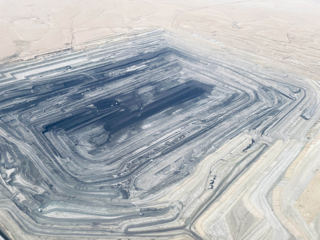 這是錫林郭勒盟境內的一處露天煤礦（3月31日攝）。新華社記者 王靖 攝