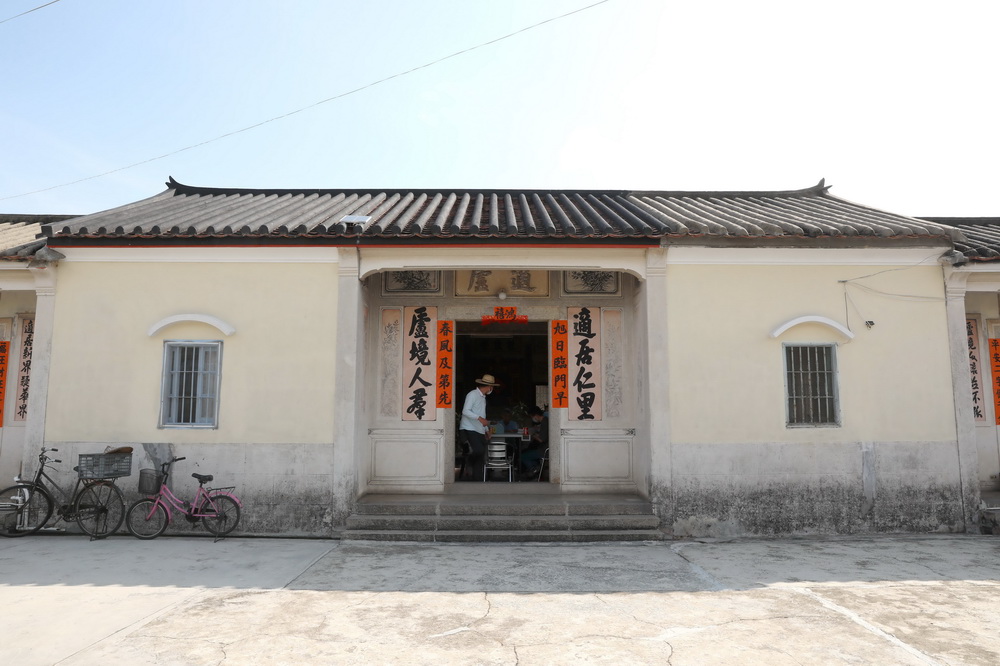 位於香港元朗的客家大屋——適廬(4月12日攝)。抗日戰爭時期,這裡曾是東江縱隊港九獨立大隊營救文化界人士和民主人士的一個根據地。新華社記者 吳曉初 攝