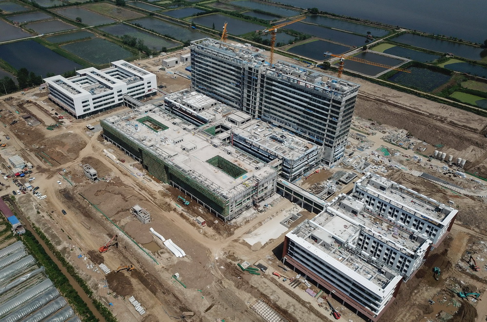 正在進行最后階段施工的武漢同濟航天城醫院工地（5月2日攝，無人機照片）。